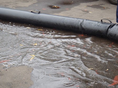 Заграждение мобильное для ограничения разлива воды, со специальным уплотнением. Тип 1 -10, 20х0,21м. Заграждение мобильное для ограничения разлива воды, со специальным уплотнением. Тип 1 -10, 20х0,21м.